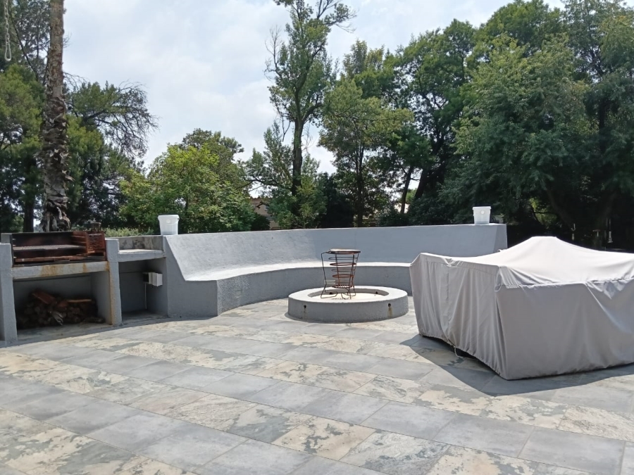 5 Bedroom Property for Sale in Loumar Western Cape